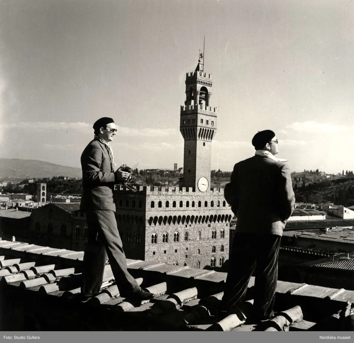 K. W. Gullers och Stieg Trenter blickar ut över Florens, 1949