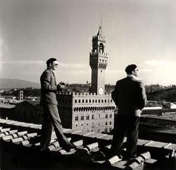 K. W. Gullers och Stieg Trenter blickar ut över Florens, 194