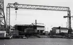 Kalmar Varv. 1980-09-02. På stapelbädden i mitten växer akterdelen till M/S Sagaland fram, dock byggdes hon aldrig klar i Kalmar, utan slutfördes i Göteborg.