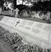 Engelskt gravmonument över 14 stupade örlogsmän som gick under med örlogsfartyget  H.M. drifter 