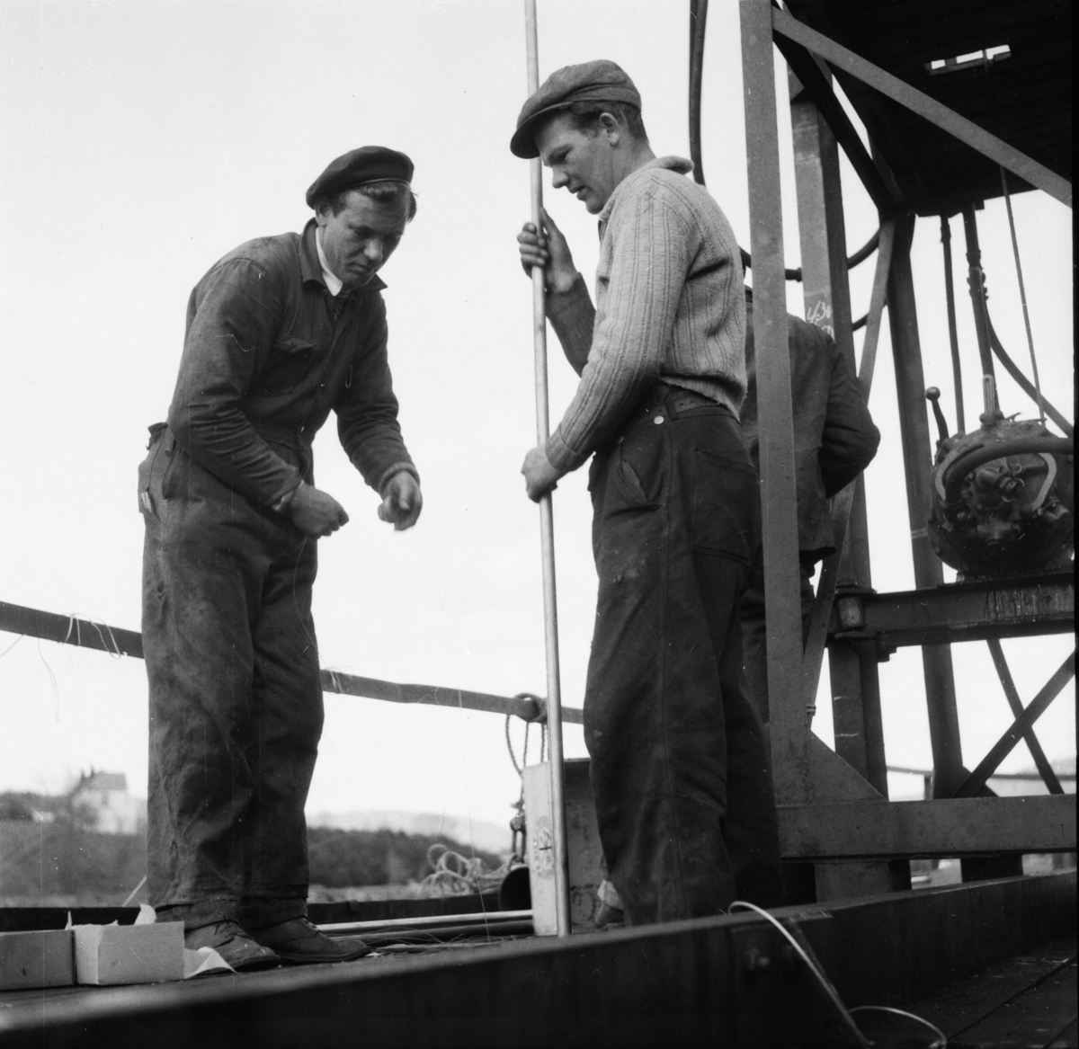 Vardens arkiv. "Sprengningen på Strømtangskjæret i Porsgrunn" 27.04.1954