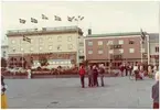 Vänersborg. Torget med Sparbankshuset och varuhuset EPA.