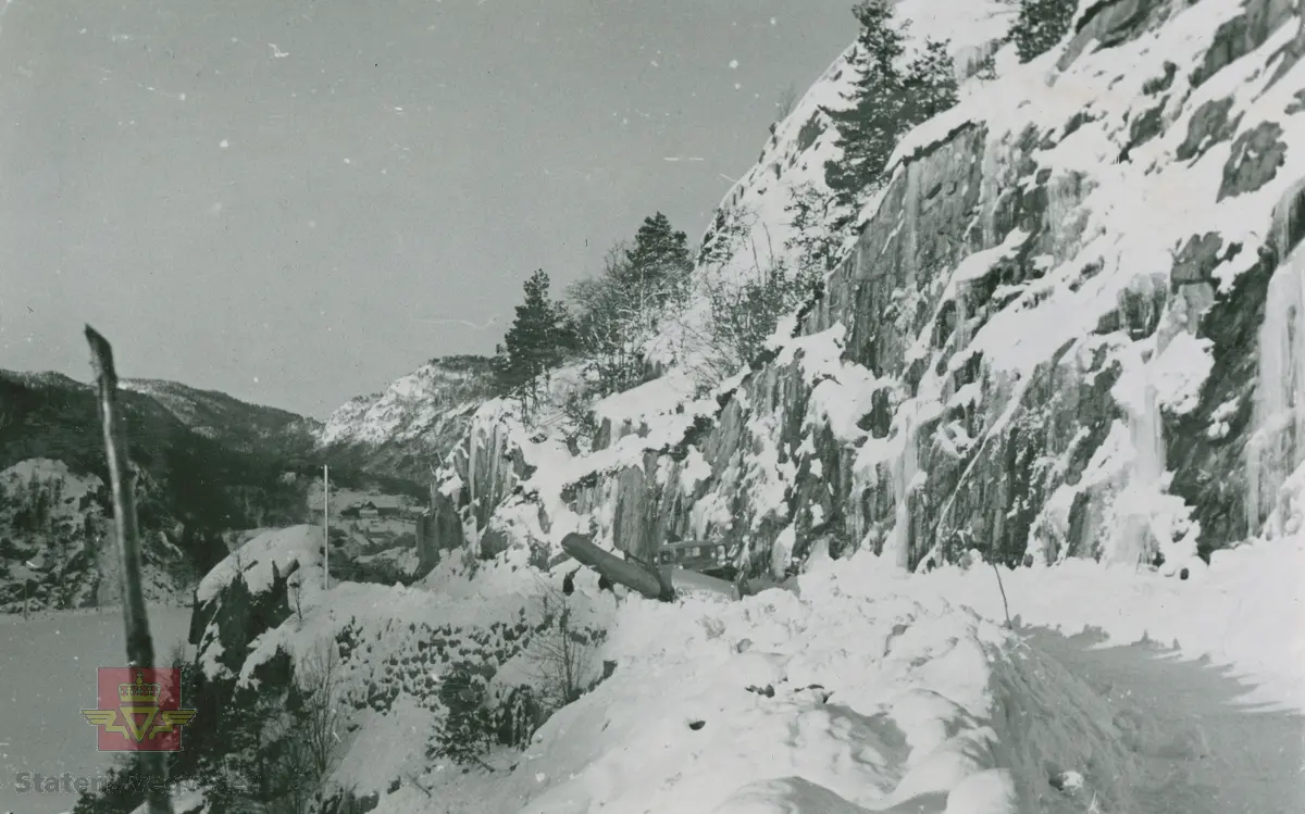 FWD modell SU i arbeid med  norskbygget sideving på  Sørlandsvegene i 1939. Brøyting på smal veg. Kjennetegn K-956.