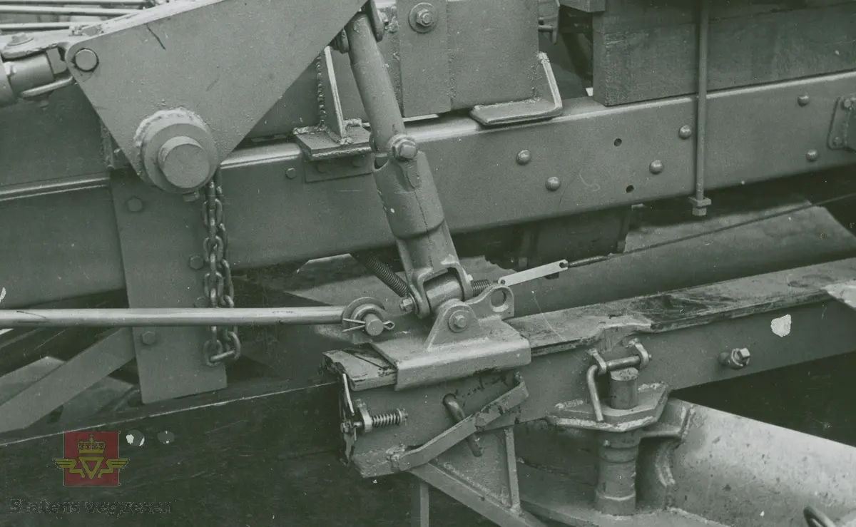 "Vest-Agder Fylkes Veivesens FWD lastebil modell HG utstyrt med Willett veiskraper. Levert 1939." I følge merking i album.
Kjennemerke K-1134.