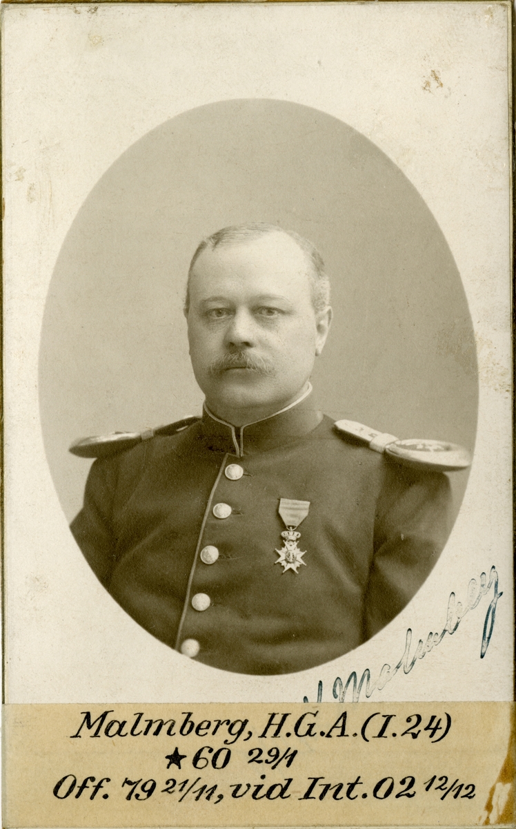 Porträtt av Hugo Gottfrid August Malmberg, officer vid Norra skånska infanteriregementet I 24 och Intendenturkåren.