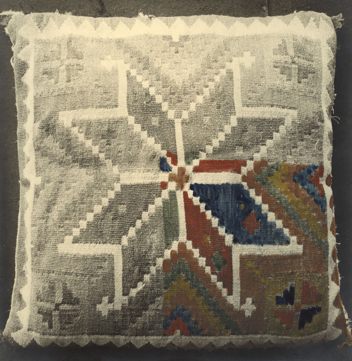 Dyna, dialektalt; jynne, i rölakan.