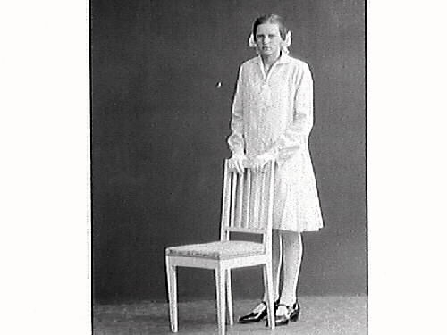Kvinnoporträtt. Troligen konfirmationsporträtt. Anna Andersson, Diseflat.