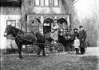 Forsmarks prästgård och kyrkoherde Murray med familj, Forsmark, Uppland 1914