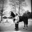 Värnpliktig med häst vid Norrlands dragonregemente K4, Umeå, 1955-1956.