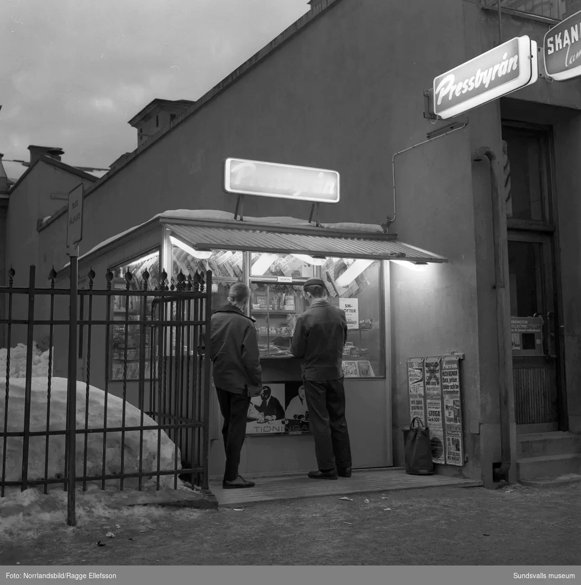 Pressbyråkiosk vid Esplanaden 15, intill Svea-biografen.