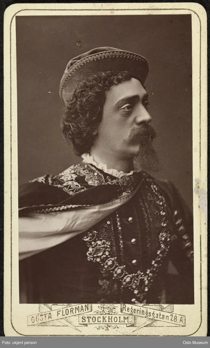 portrett, mann, skuespiller, rollebilde, Benedikt i "Stor ståhei for ingenting", brystbilde, kostyme