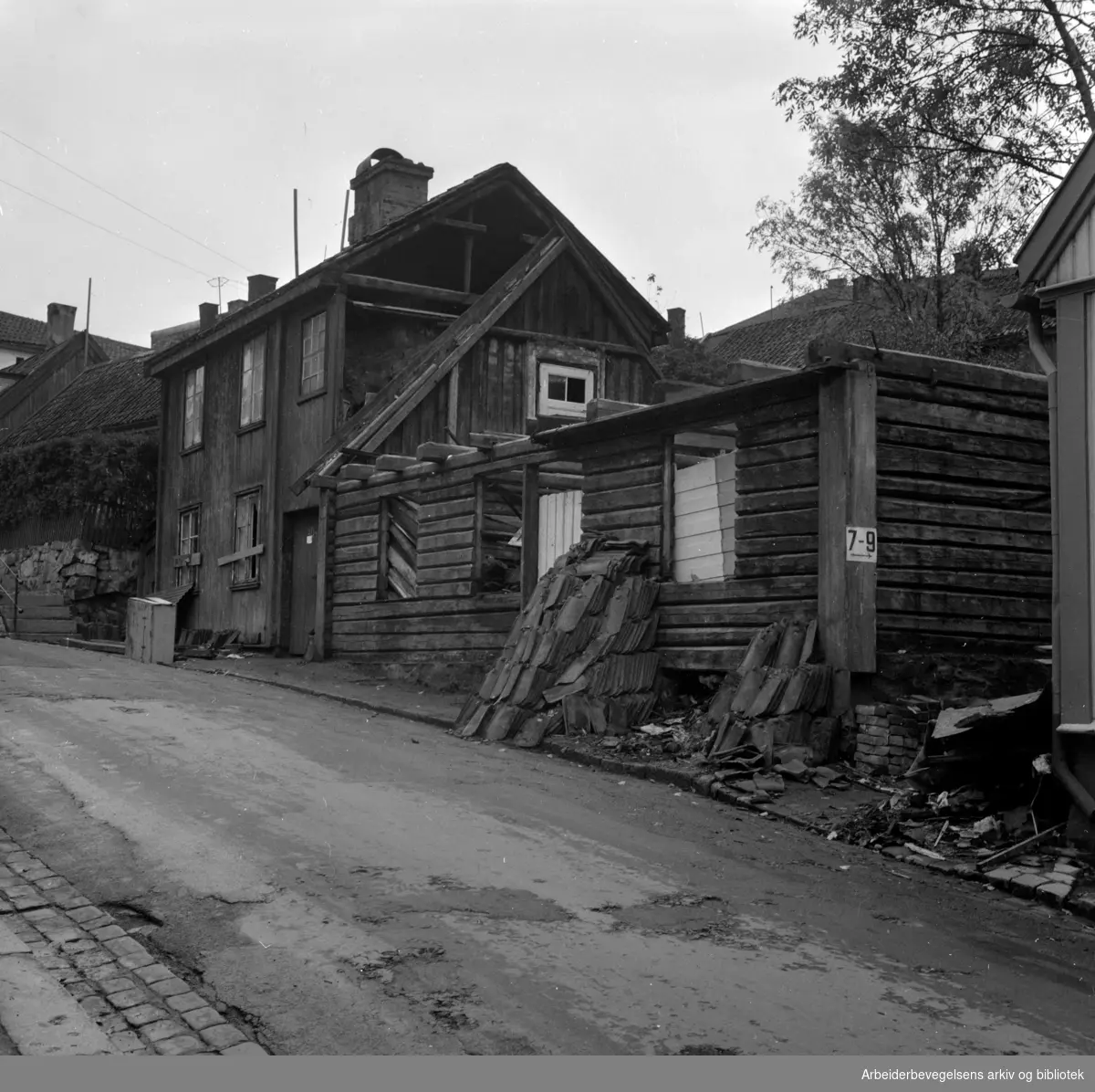 Hus på Enerhaugen og Grønland rives, oktober 1958.