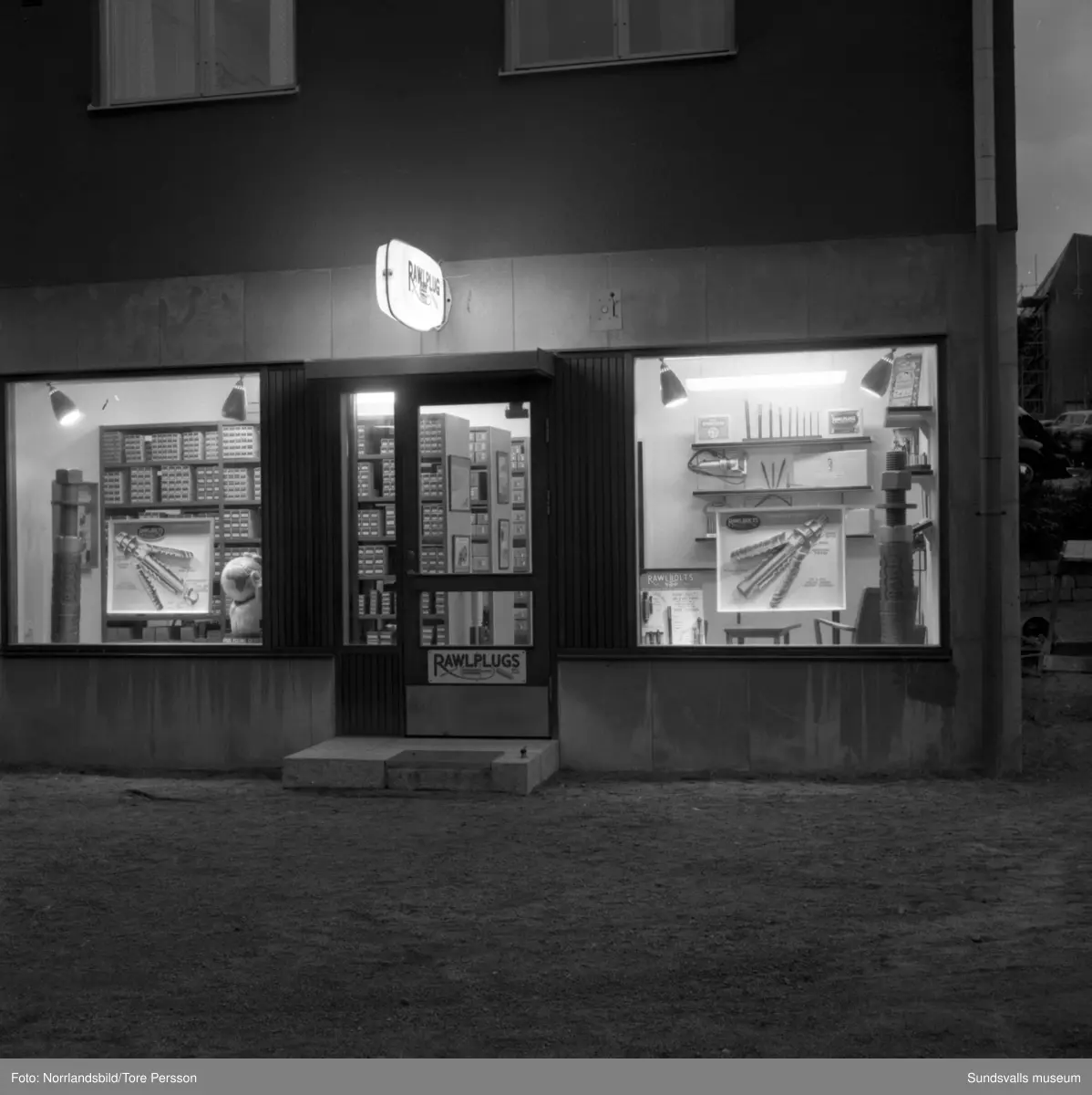 Rawlplugs AB, butik på Storgatan 45. Exteriör- och interiörbilder.