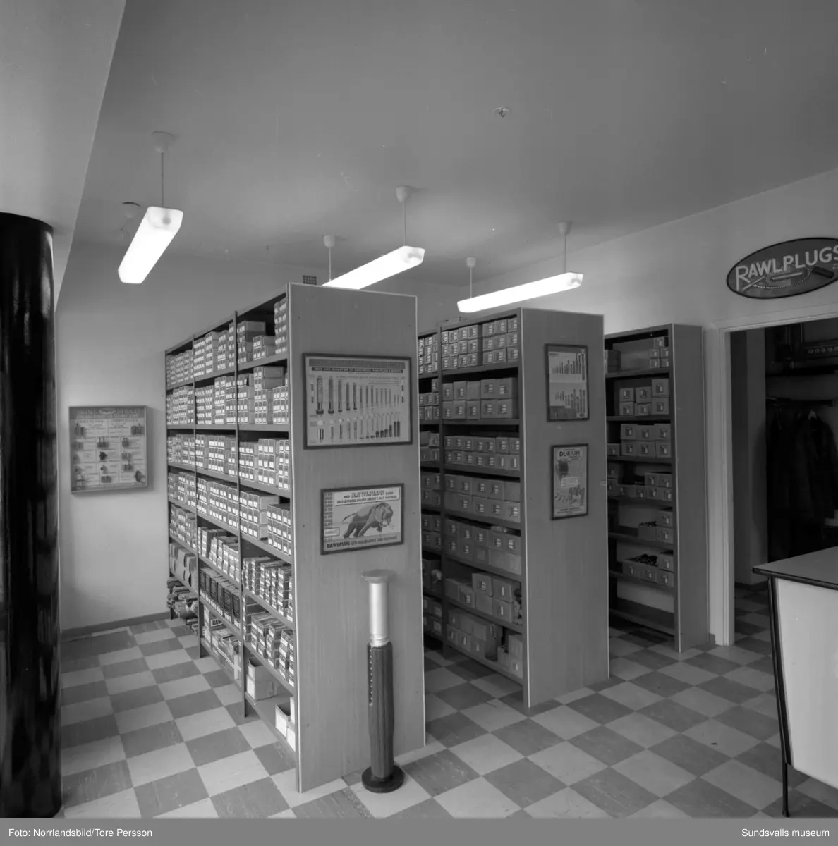Rawlplugs AB, butik på Storgatan 45. Exteriör- och interiörbilder.