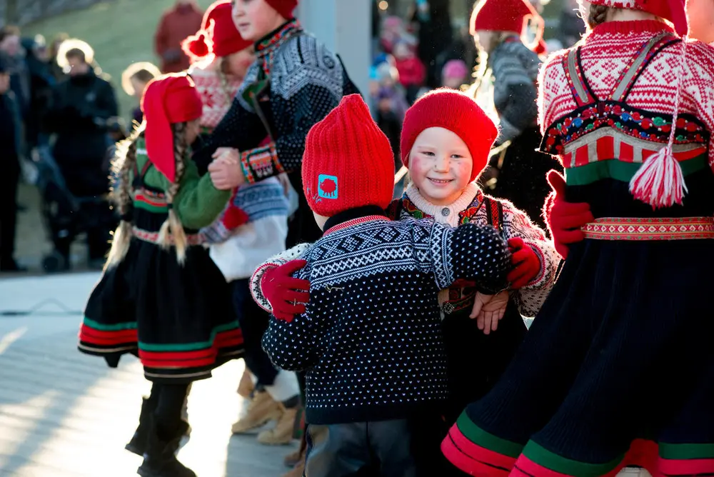Små nisser som danser