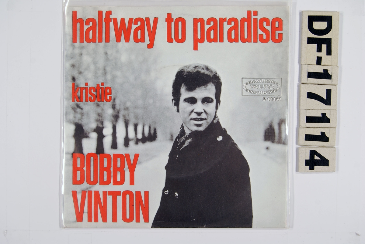 Fotografi av Bobby Vinton. På baksiden er det gjengitt ni andre utgivelser av samme plateselskap. Her er også andre artister avbildet.