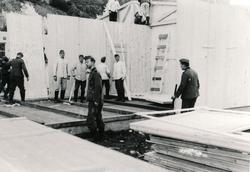 Byggevirksomhet på Sunndalsøra med tyske soldater. De hvite 