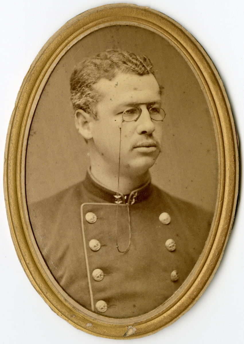 Porträtt av Philip Christofer von Platen, officer vid Generalstaben.

Se även bild AMA.0008298 och AMA.0021703.