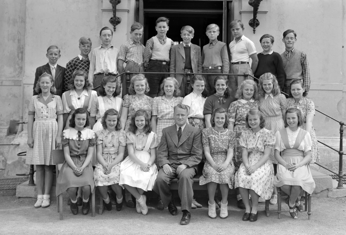 Hamar, Skolegata 1, Hamar Folkeskole, Midtbyen skole, skoleklasse 7A i 1946 Lærer Røhne,