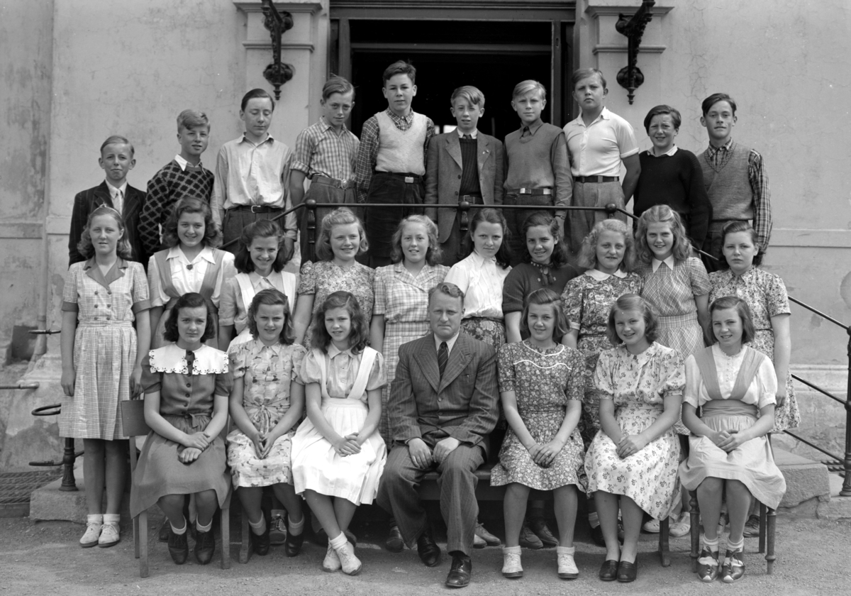 Hamar, Skolegata 1, Hamar Folkeskole, Midtbyen skole, skoleklasse 7A i 1946 Lærer Røhne,