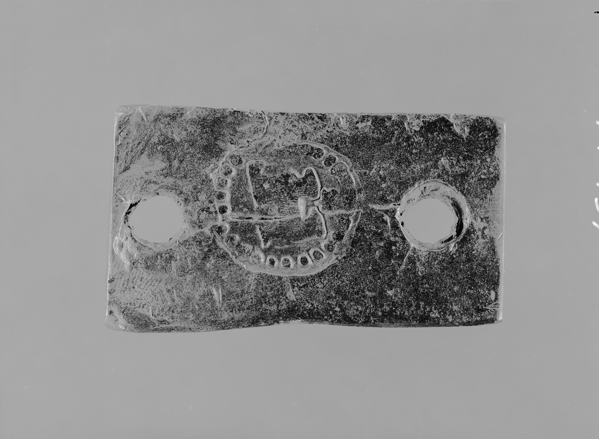 Avtryck av järnstämpel i prov av stångjärn. 