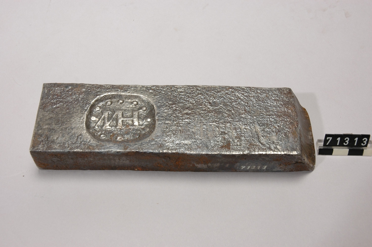 Avtryck av järnstämpel i prov av stångjärn. Turbo-Vikmanshyttan