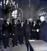 Foto på biskop Malmeström vid medaljutdelning, 15/11 1959.