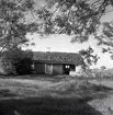 Arvidssons i Mörby. Sommarstuga, exteriör, den 24/9 1961.