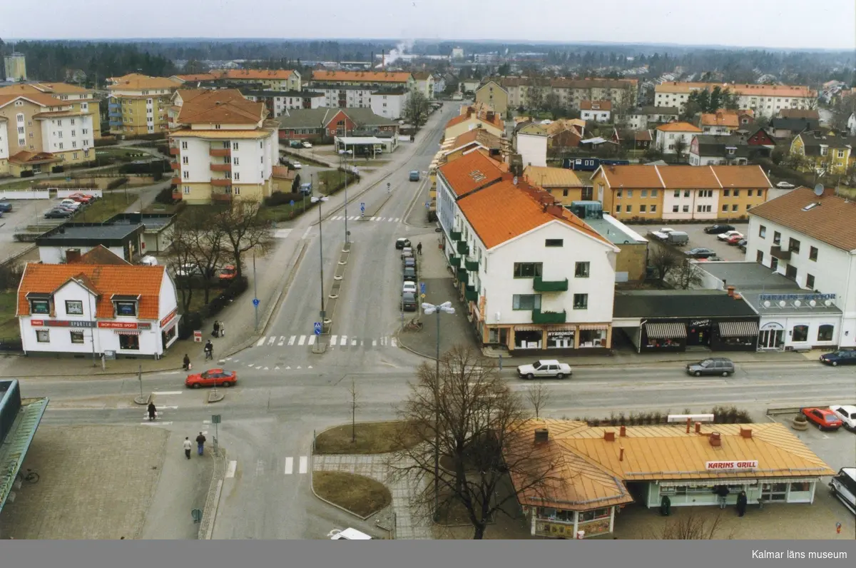 Nybro Centrum med Hornsgatan, Nonnes musik, Karins Grill och  Awes sport