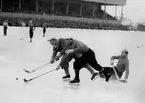 Bandy vid Eyravallen.
 ÖSK-Askersund, Södergren (Askersund) gör första målet.