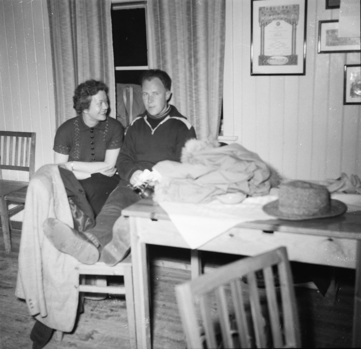 Vardens arkiv. "Skøyteløp på Herkules"  25.02.1954