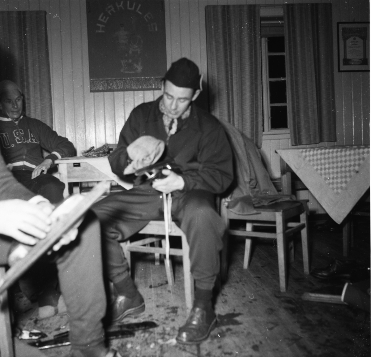 Vardens arkiv. "Skøyteløp på Herkules"  25.02.1954
