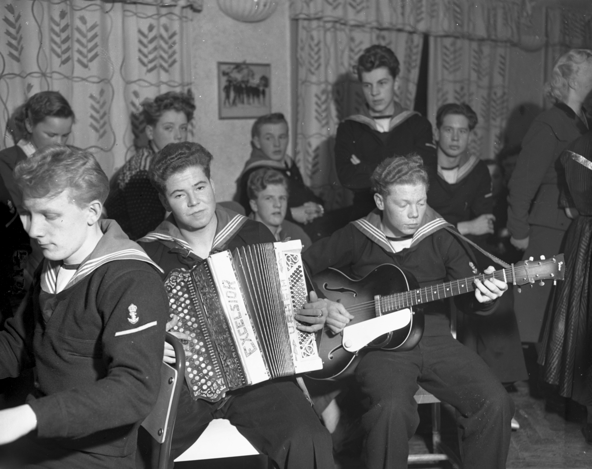 Vardens arkiv. "120 gjester på Morgedal Turisthotell"  24.02.1954