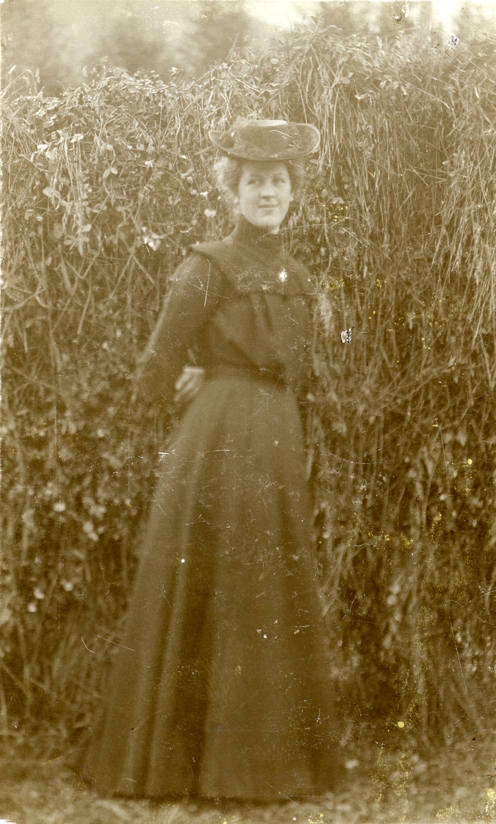 Portretter av Ragnhild Knutsen.