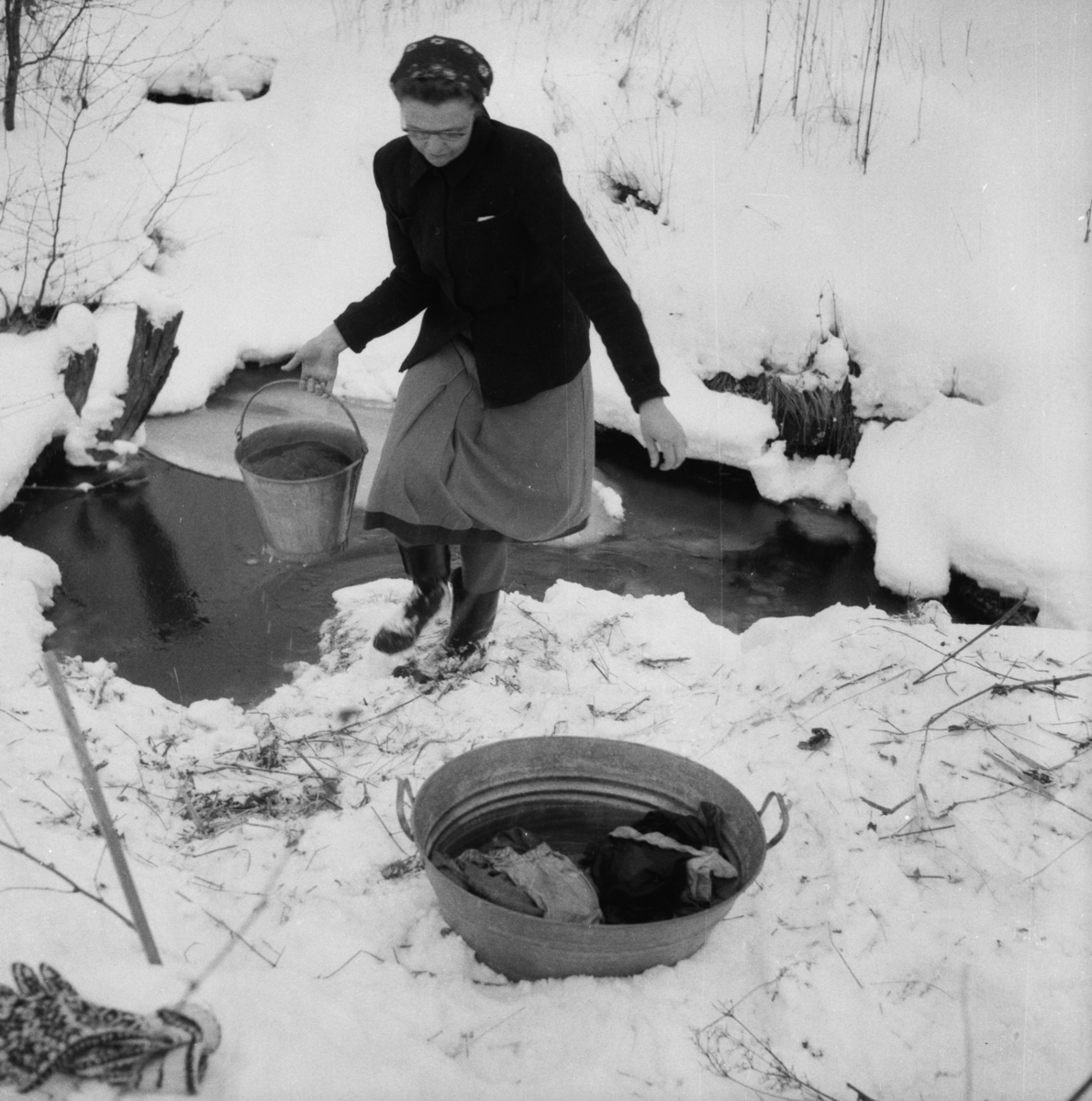 Vardens arkiv. "Håpløse vannforhold på Jøntvedt"  18.02.1954