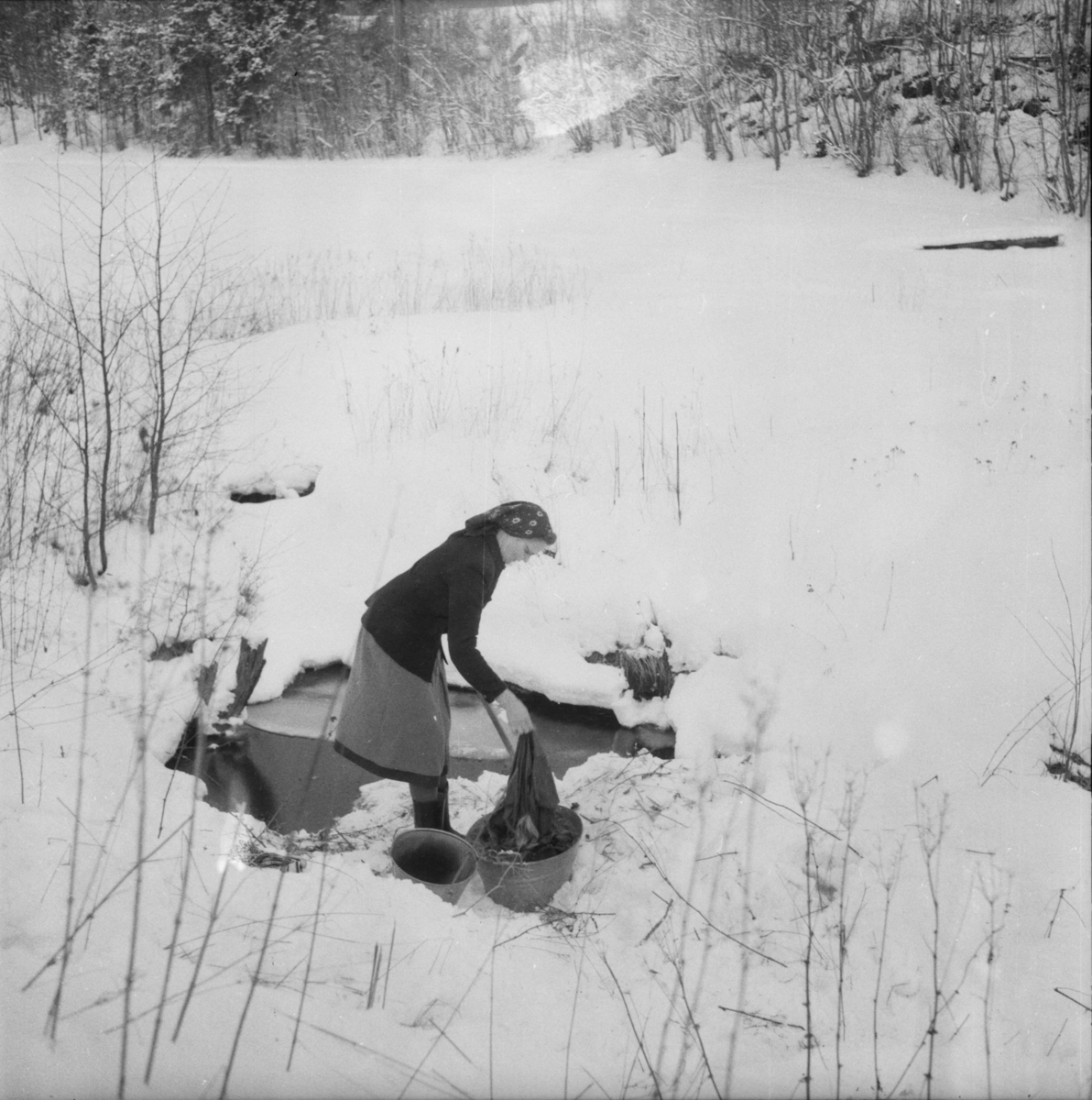 Vardens arkiv. "Håpløse vannforhold på Jøntvedt"  18.02.1954