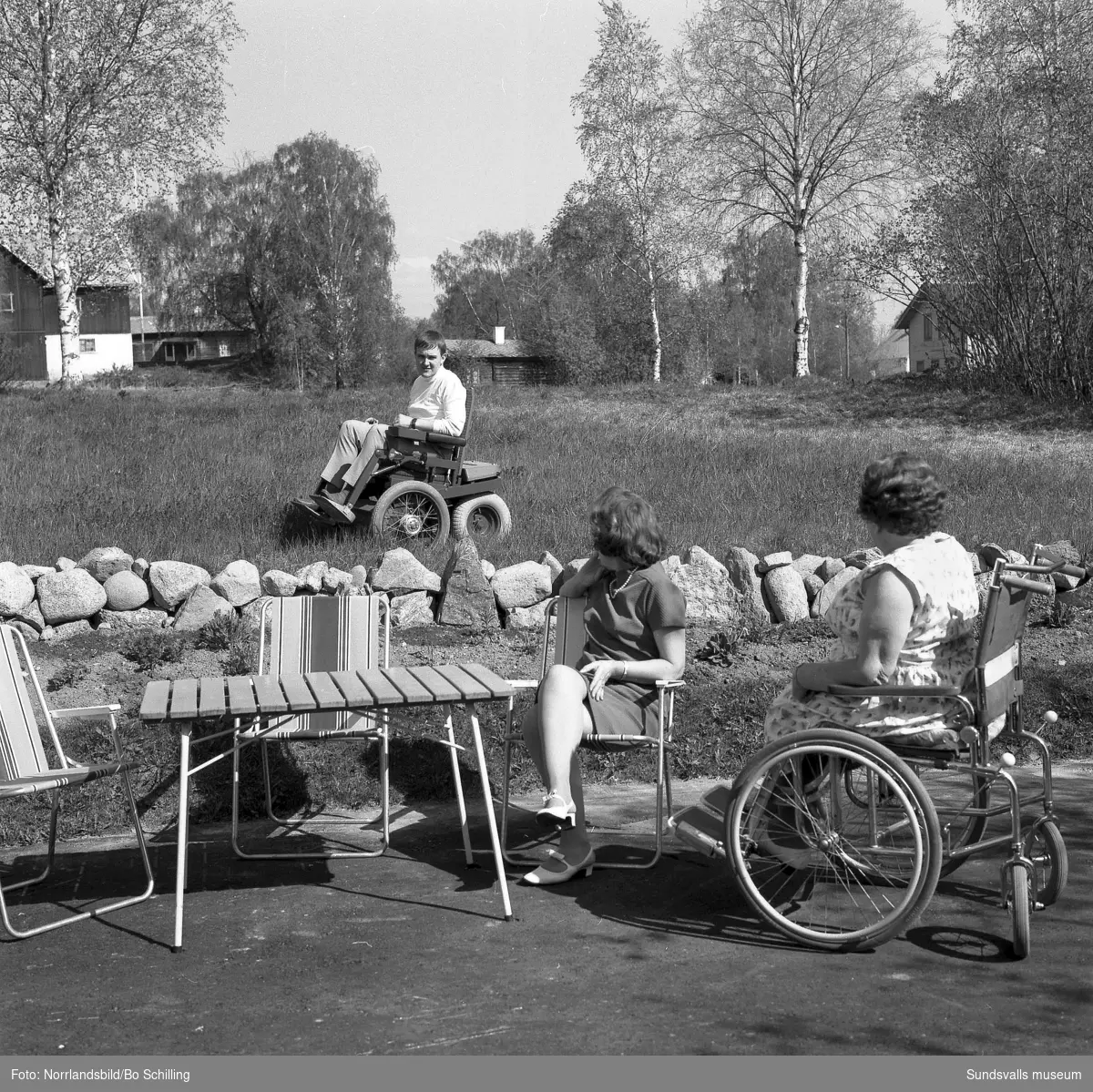 Fru Aina Lidin i Fränsta får en Permobil levererad.