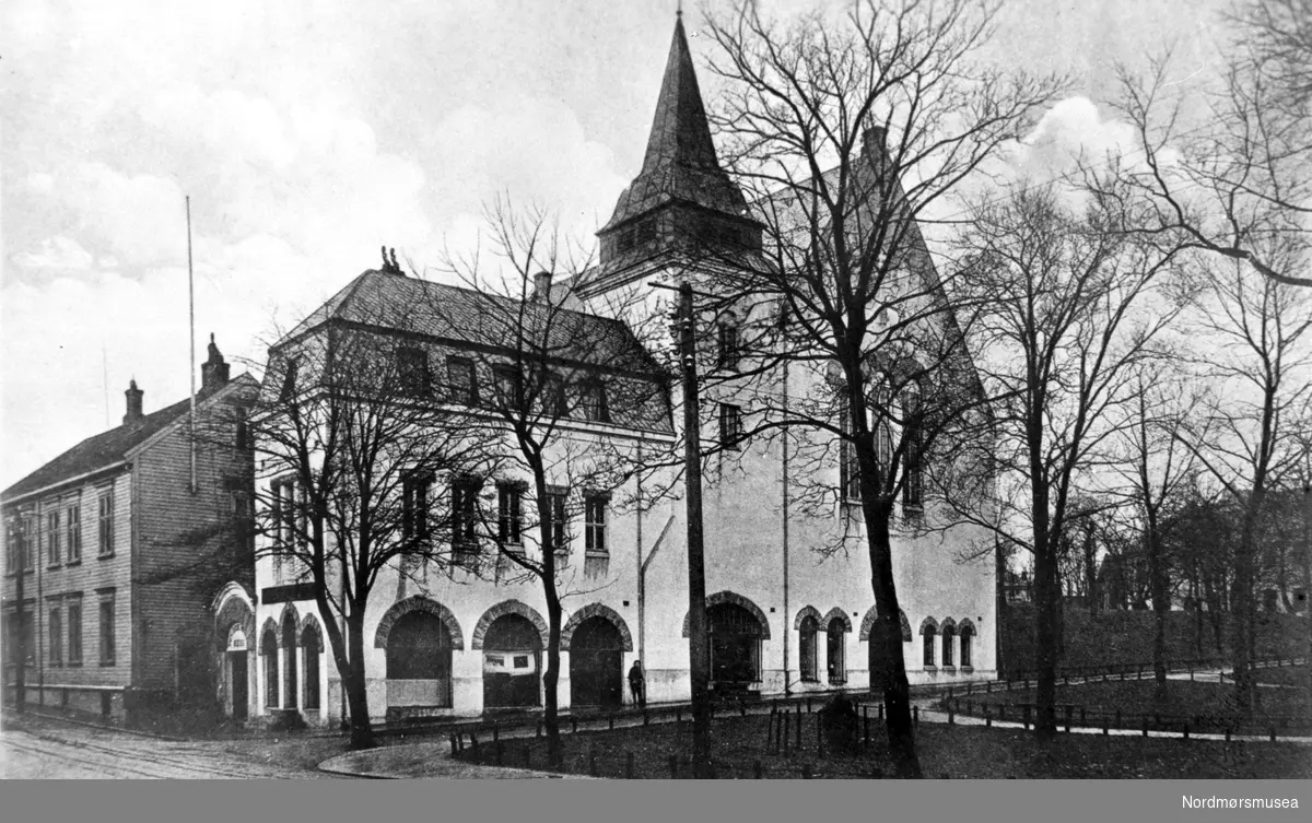 Foto fra
bedhuset
på Kirkelandet i
Kristiansund.
Fra Nordmøre Museums fotosamlinger.



