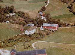 Flyfoto fra Gyl på Tingvoll. Bildet er datert 30. juli 1963,