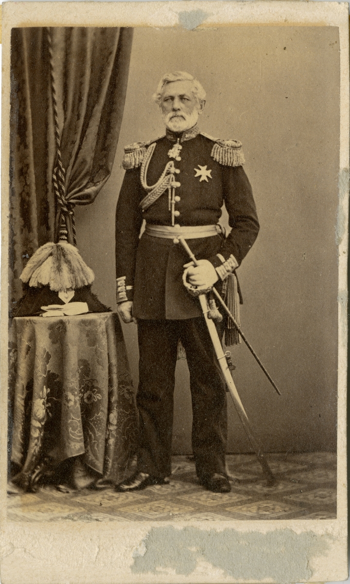 Svensk generallöjtnant och Sveriges krigsminister 1862-1867
