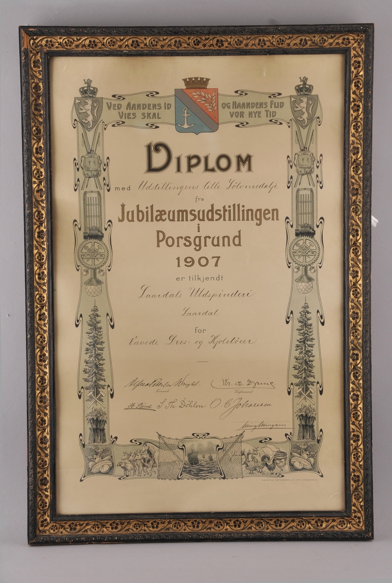 Diplom i glas med ramme og sylvmedalje i etui.