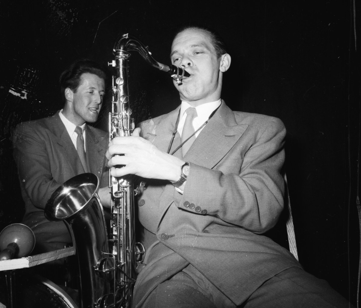 Vardens arkiv. "Byforeningen i Festiviteten. B.la. Lommeruds orkester"  17.02.1954