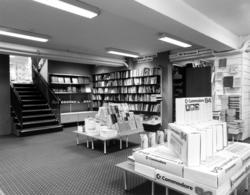 Foto fra Sverdrups bokhandel i Nedre Enggate 5/7, og med hov