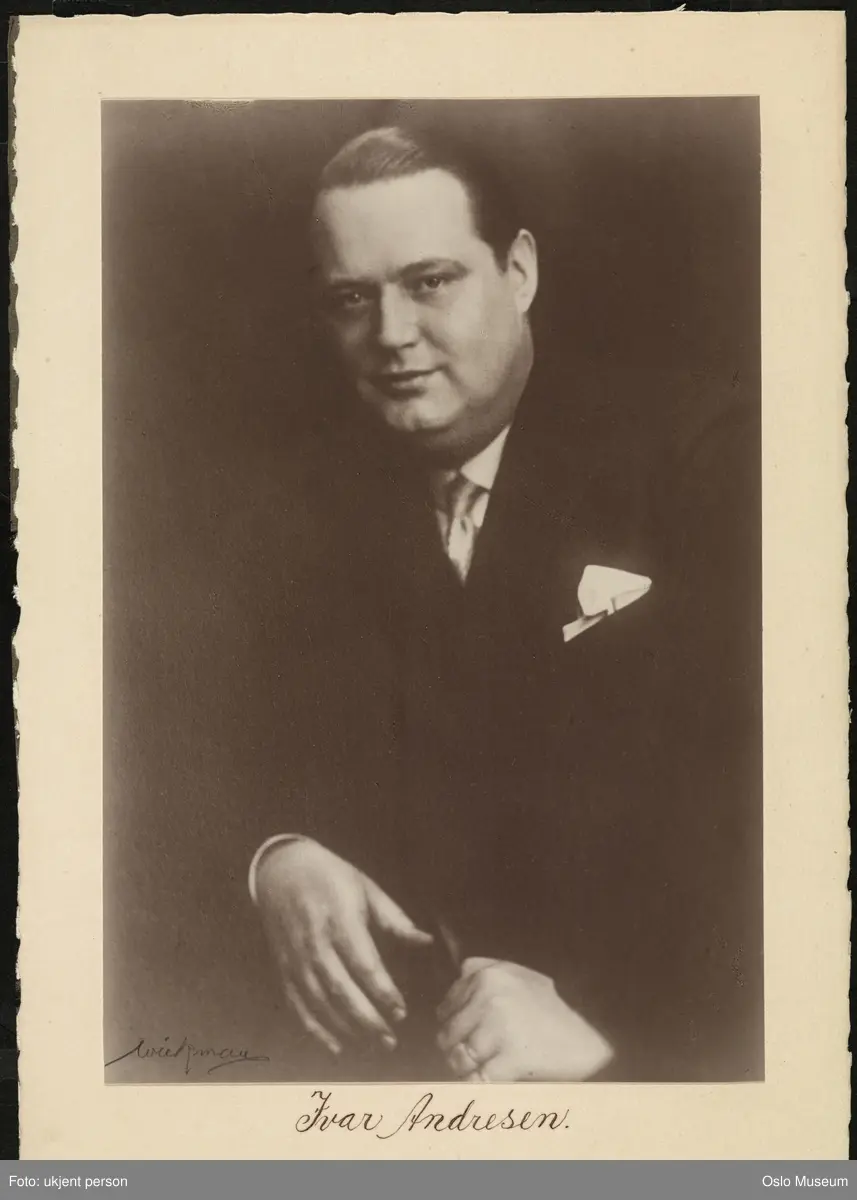 portrett, mann, operasanger, halvfigur