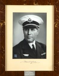 Porträttfotografi av Paul af Uhr, chef för Flygstabens Opera