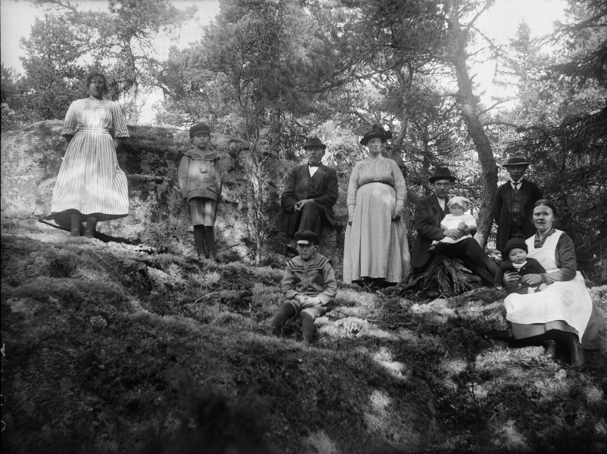 "Larsons och Andersons i skogen", Brunnsta, Österunda socken, Uppland 1920