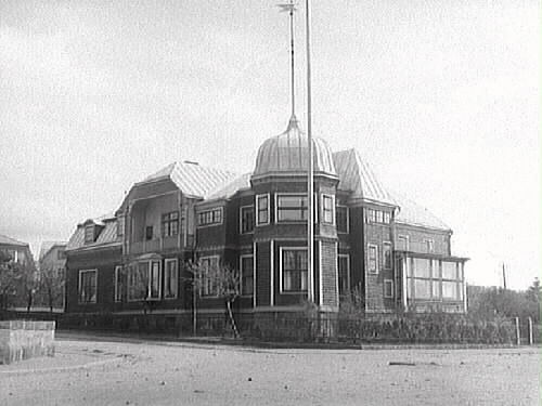 Hejllska huset i Södra Villastaden i Varberg vid hörnet Västra Vallgatan (61)-Lasarettsgatan, kv Bomlyckan 10 (nr 1 tidigare). Villan ritades av arkitekt Gottfrid Ljunggren och uppfördes 1904 till stadsfiskal Nils Olof Samuelsson. Provinsialläkare Karl-Holger Hejll flyttade in i villan 1945, därav namnet.