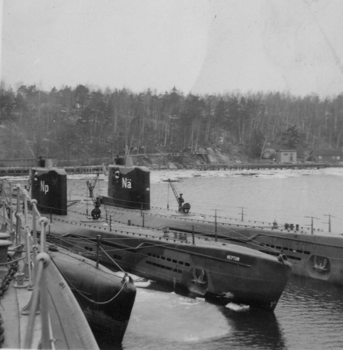 Lennart Wållberg Norrköping var förste kock på ubåten Neptun 1954 Neptuns långresa 1954.
Tumlaren, Neptun samt Näcken