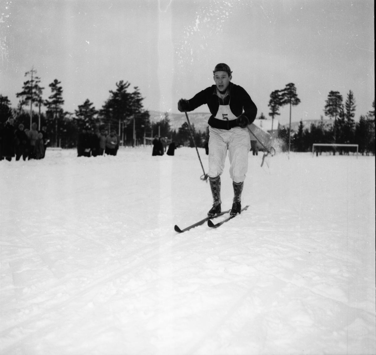 Vardens arkiv. "K.M. i Lunde. Langrenn"  23.01.1954