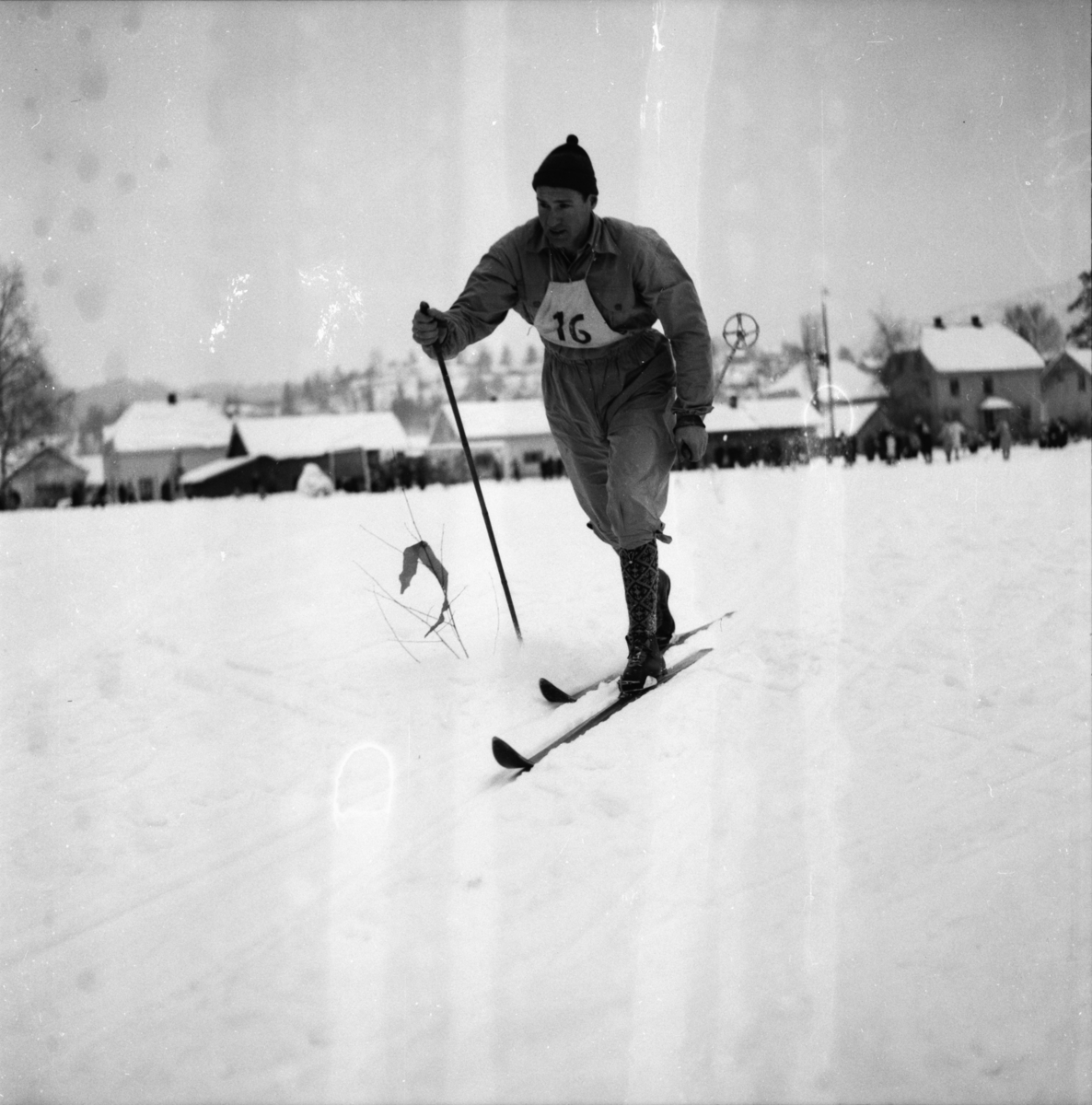 Vardens arkiv. "K.M. i Lunde. Langrenn"  23.01.1954